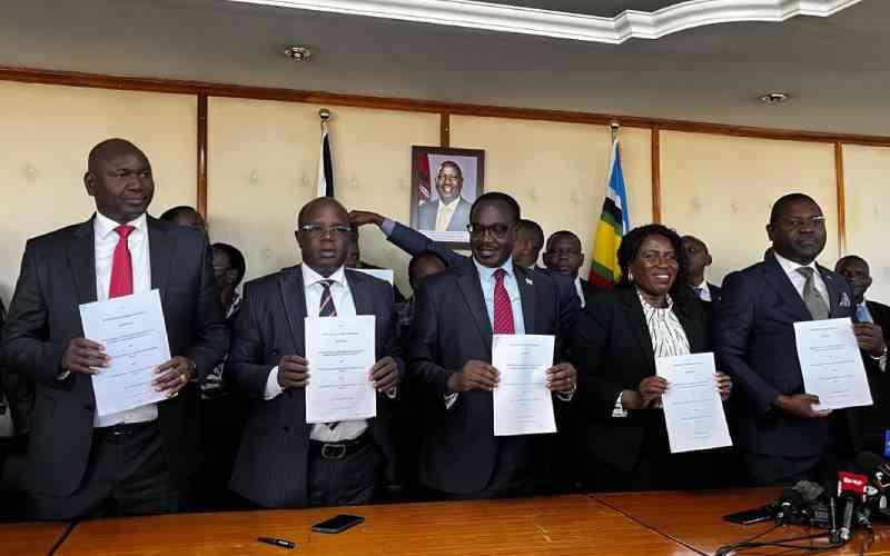 Lecturers' call off strike