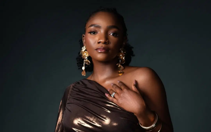 Simi under scrutiny as old tweets spark child abuse allegations