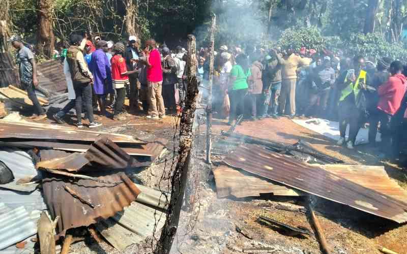 Angry residents set houses ablaze after body of child found in toilet