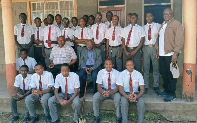 Alumni urged to support struggling schools transitioning to new curriculum