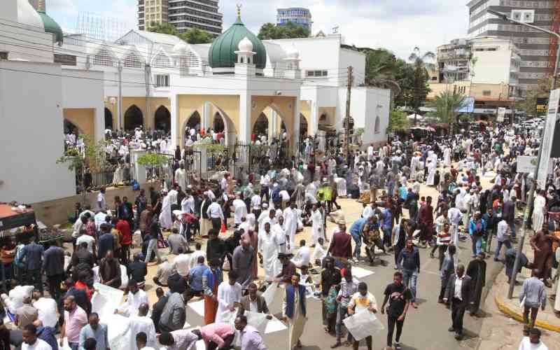PHOTOS: Muslim faithful's swarm at Jamia for Friday prayers