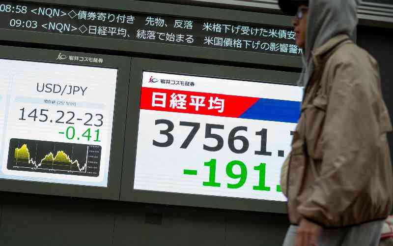 Dollar, US bonds under pressure amid global tensions and Trump tax bill