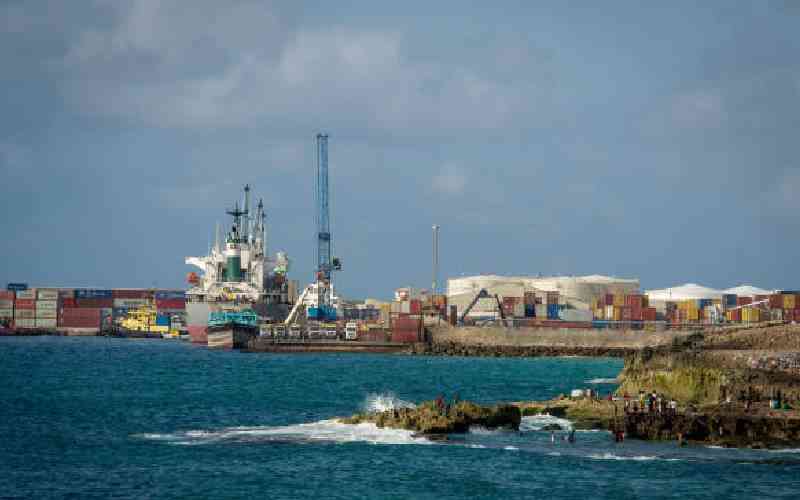 Somali pirates abandon hijacked UAE dhow mothership