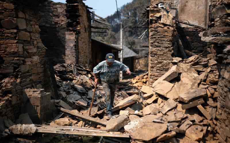 Winds complicate wildfire battle in Spain