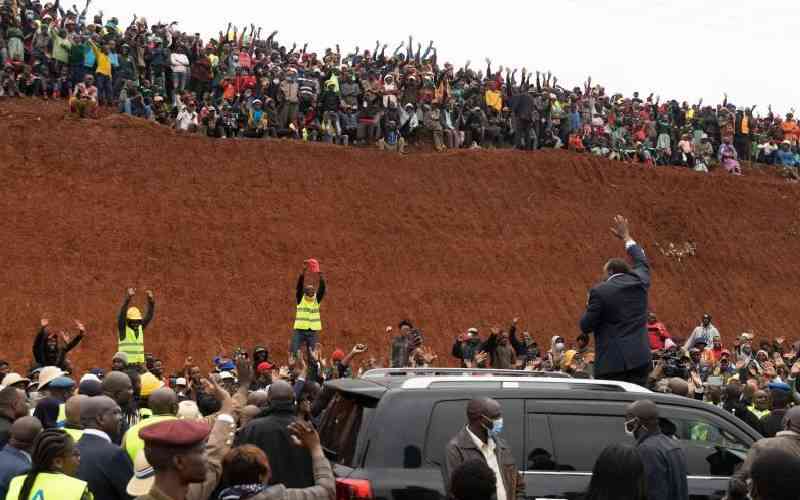 President tells Nyanza voters to turn out in big numbers, vote for Azimio