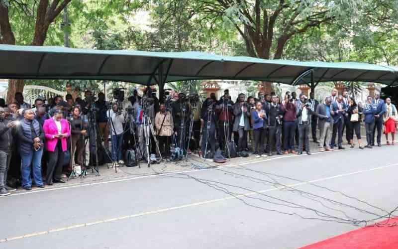 'Crumbling regime': journalists' federation condemns Uganda media shutdown