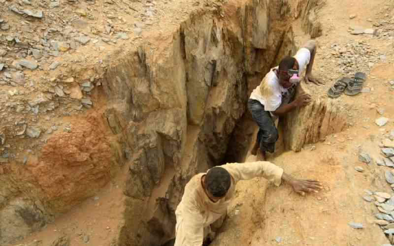 Gold mine collapse kills 14 in Sudan