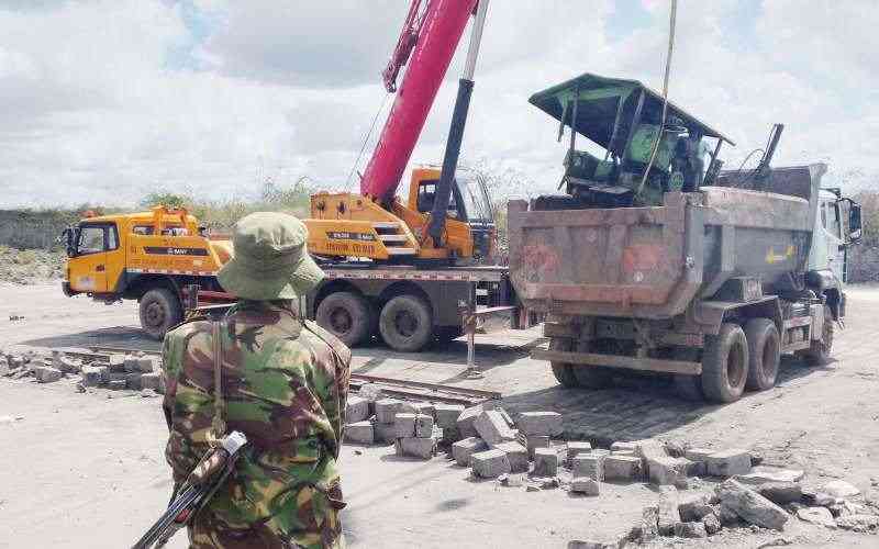 Athi River residents, police c...