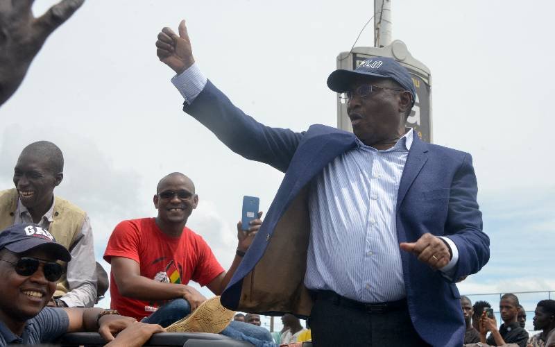 Guinea opposition figure, former PM, dies in Paris