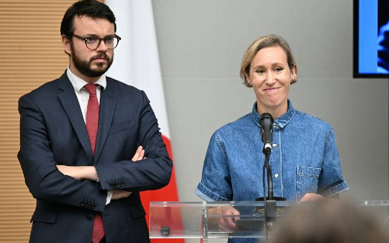 French lawmakers urge social media ban for under-15s
