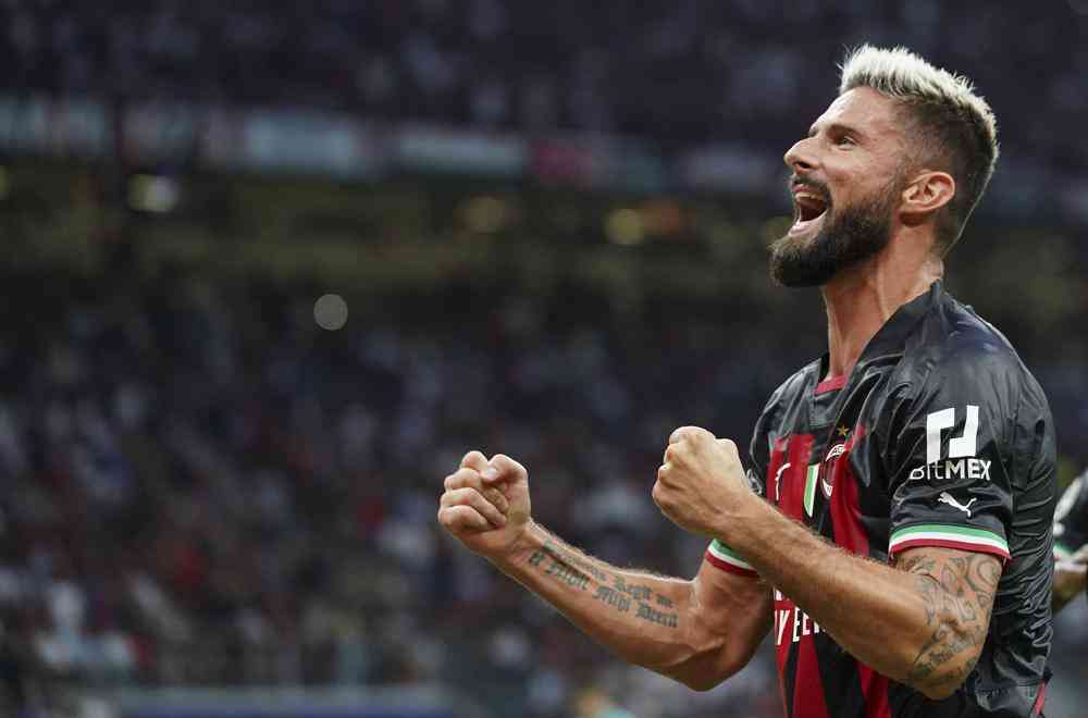 Giroud recalled by France and eyes Henry's scoring record
