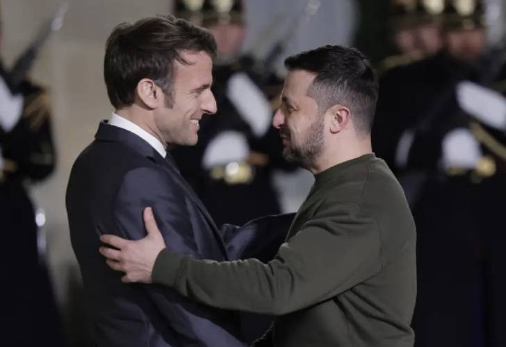  Macron weighs kicking Putin out of French Legion of Honor