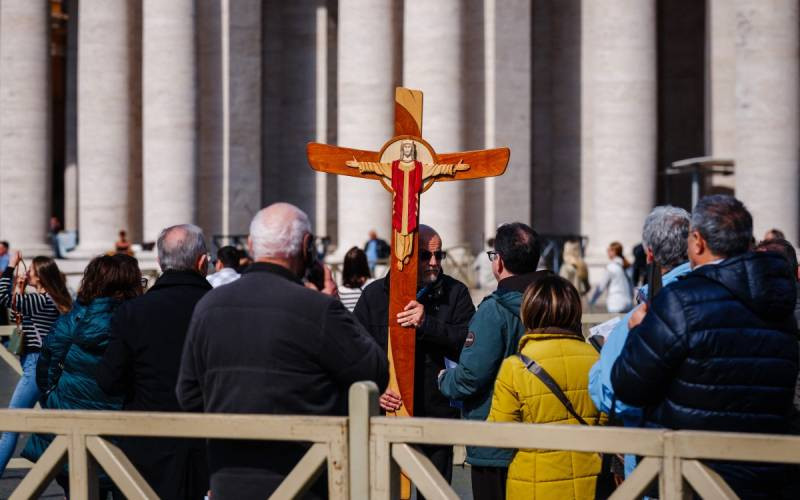 Pope spent 'calm night' in hospital: Vatican