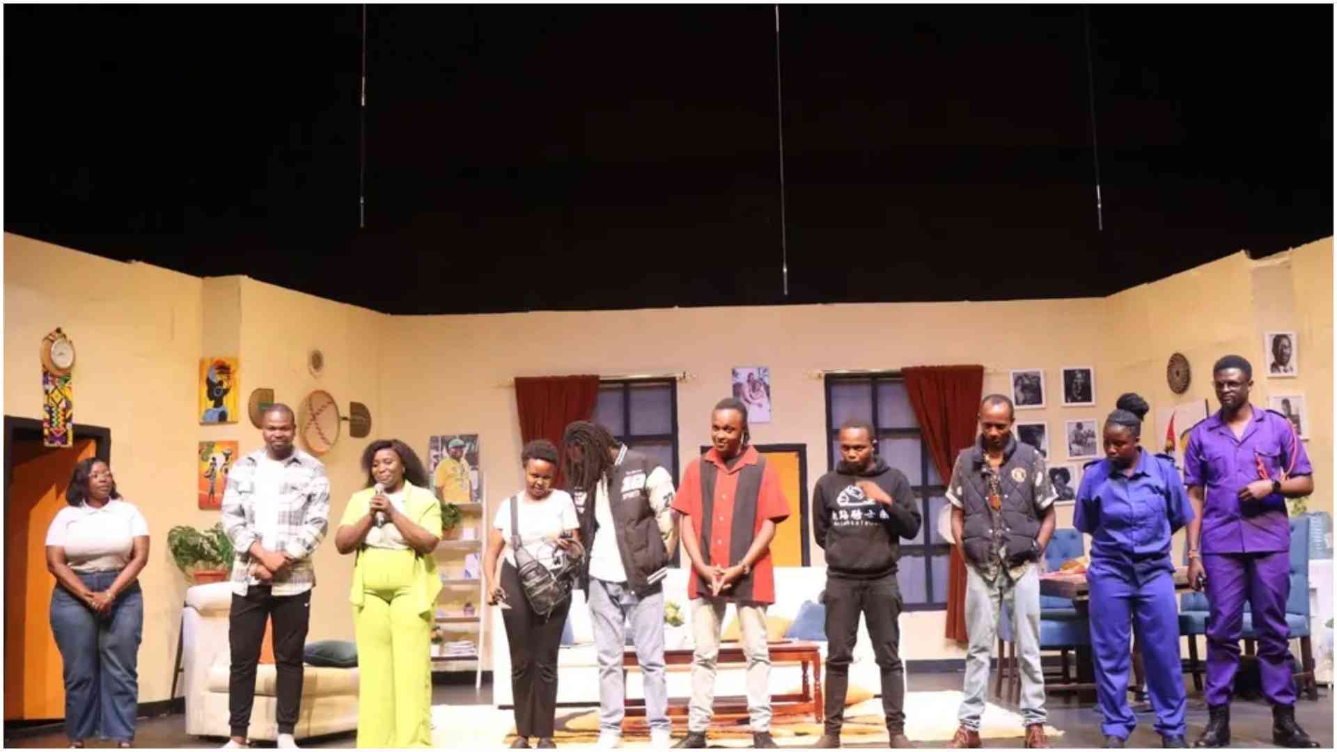 Andymaxe's 'The Vows and The Vices' debuts to a full house