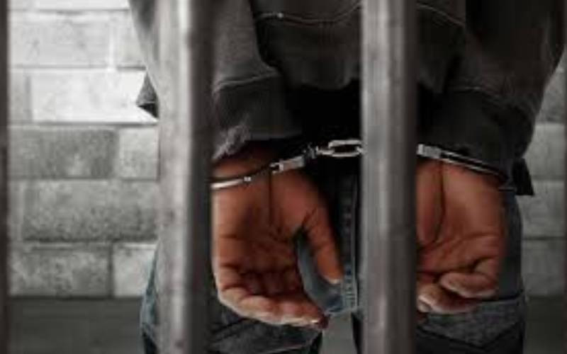 Man kills girlfriend before surrendering to police