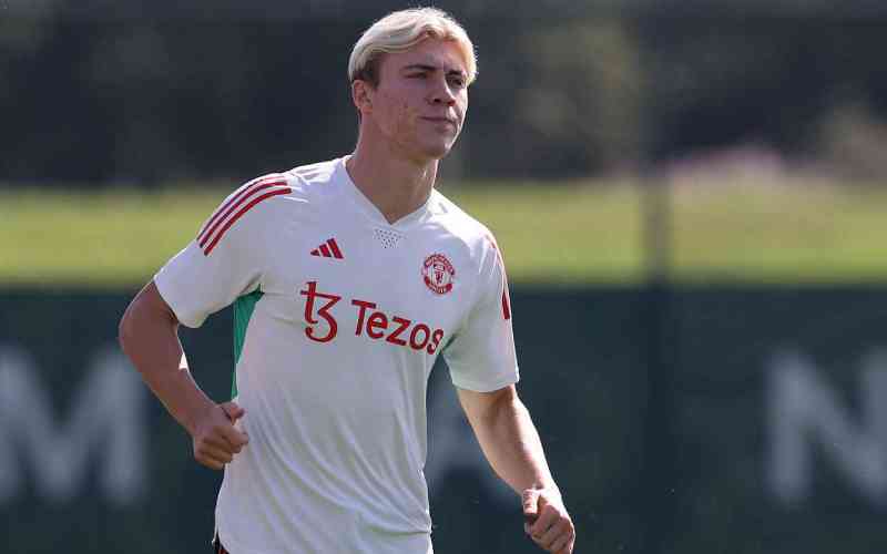 Manchester United striker Rasmus Hojlund set for debut