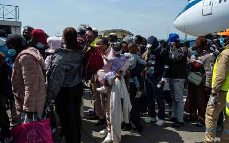 Over 260 Nigerians fleeing xenophobic attacks in S. Africa return home