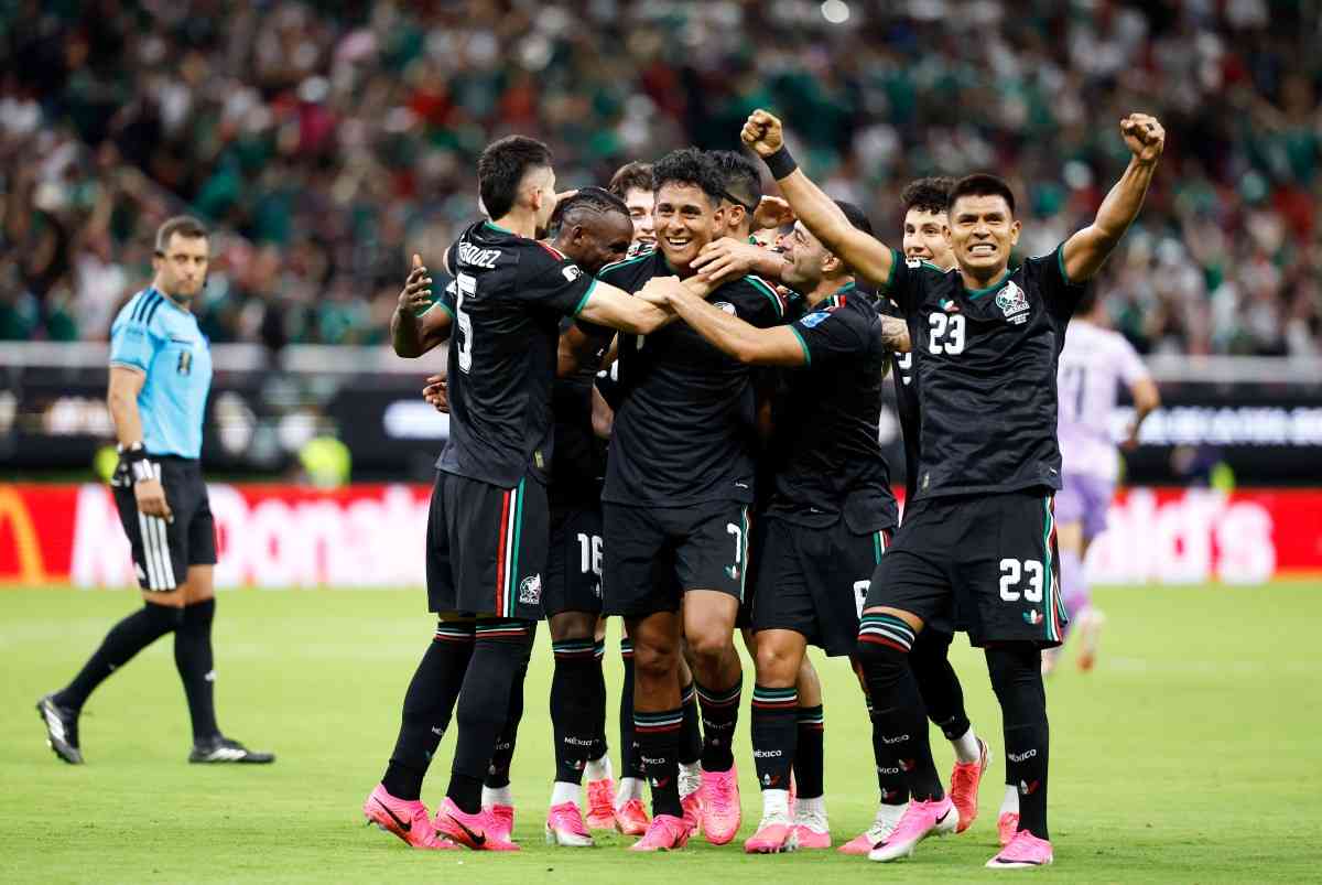 Mexico become first team to reach World Cup knockout phase