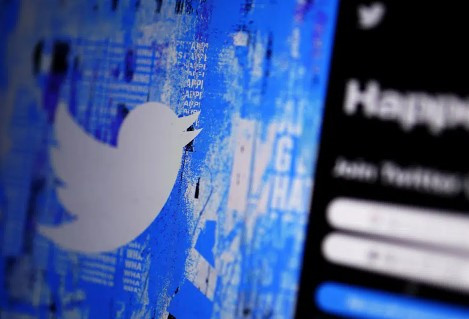 Twitter removes blue checks from users who don't pay
