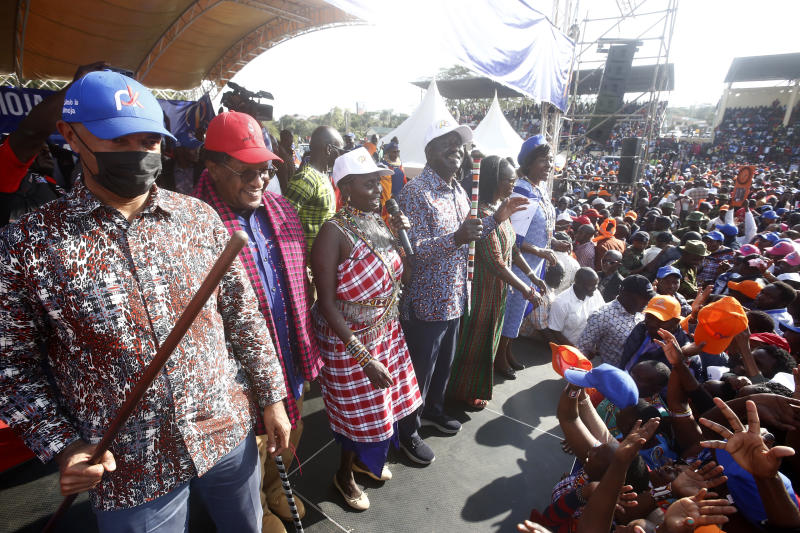 Raila and Ruto beat drums of six-piece voting in strongholds