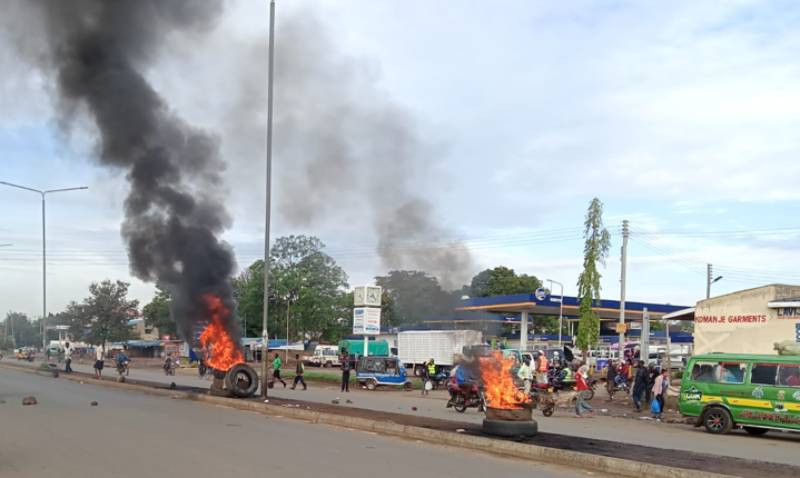 Mass action: Businesses remain closed in Kisumu as protesters light bonfires