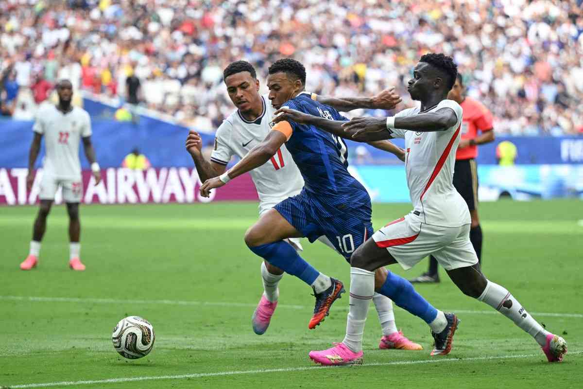 England edge France 6-4 in chaotic World Cup bronze match