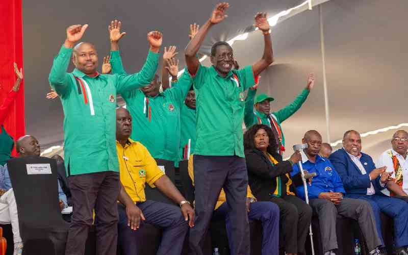 Ruto's goodies to teachers: Pay reforms, promotions, medical cover, housing