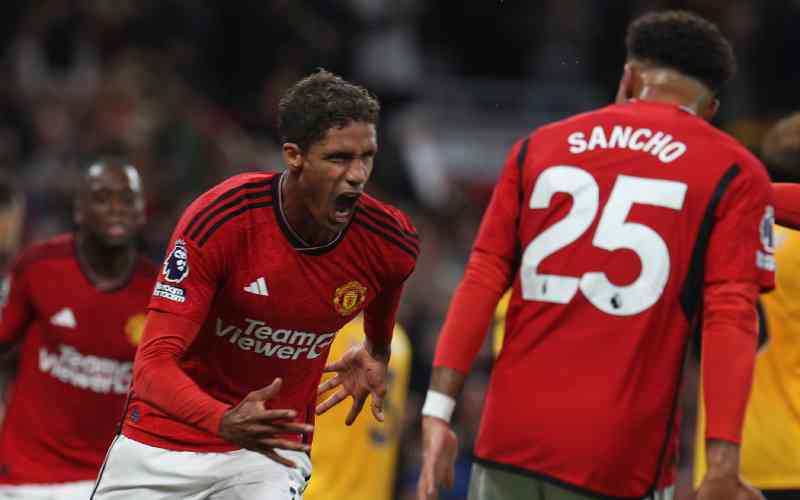 Manchester United edge Wolves to kick off EPL with a win