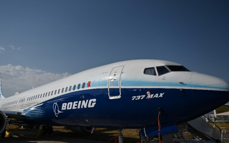 Boeing names new CEO as it rep...