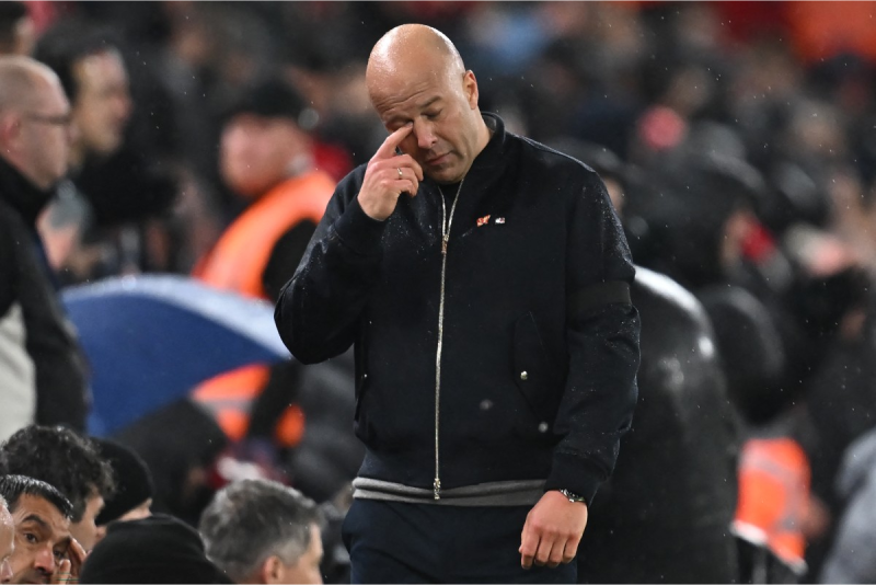 Ekitike injury 'looks really bad', says concerned Slot