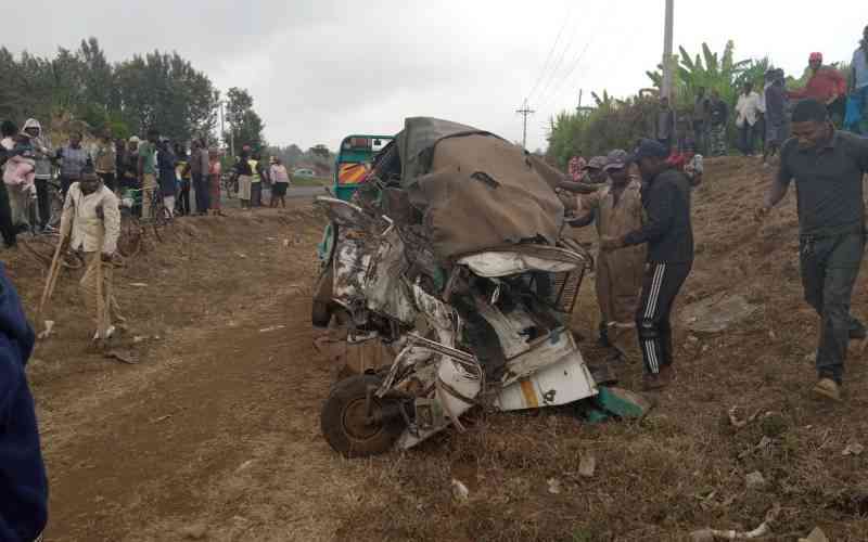 Eight killed in Mwea-Embu Road crash involving tuk-tuk, lorry