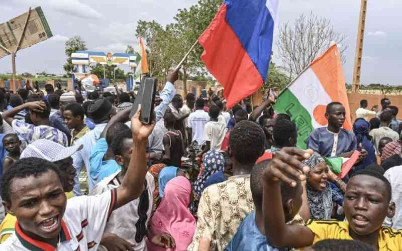 Niger coup supporters rally as regional force mulls intervention