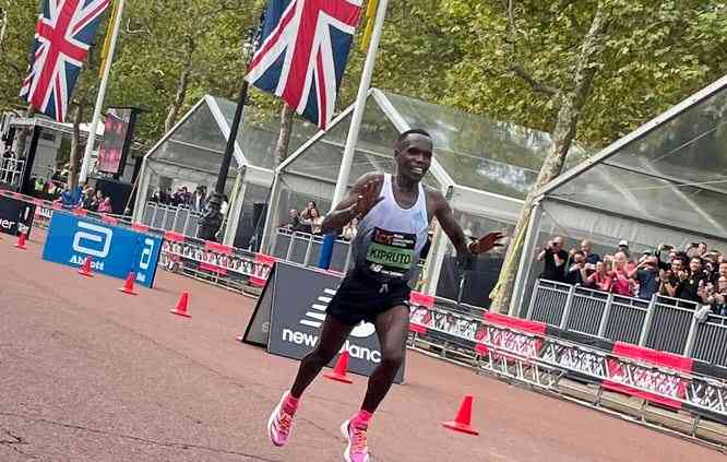 Amos Kipruto floors Ethiopians to win London Marathon title