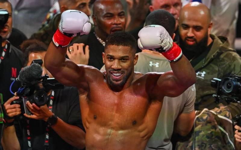 Joshua knocks out Paul to win Netflix boxing bout