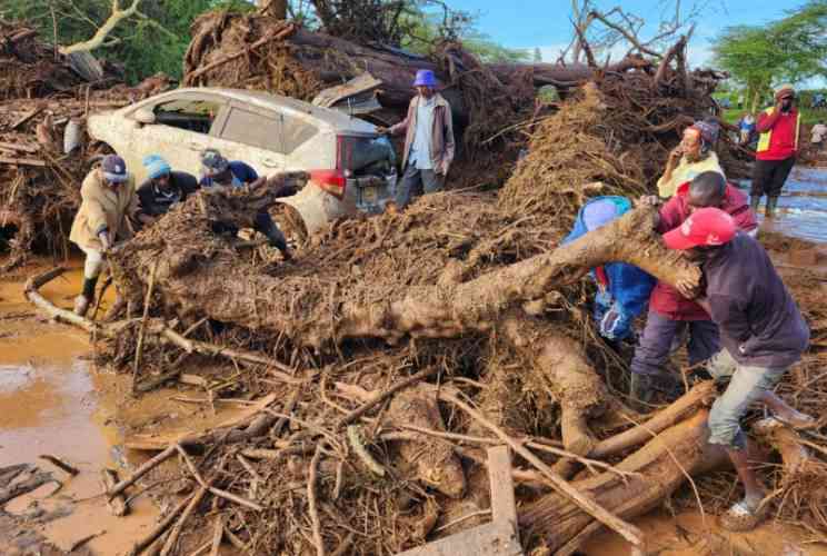 Heavy traffic in Mai Mahiu after floodwaters sweep through town