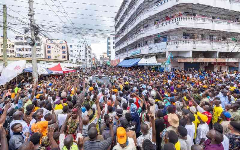 Heavy security as Ruto mingles cautiously with crowds after Kilifi scare