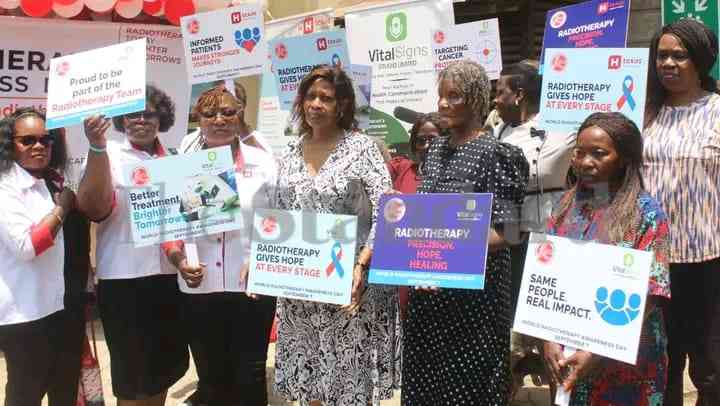 Cancer doctors urge wider screening as patients arrive at stage four