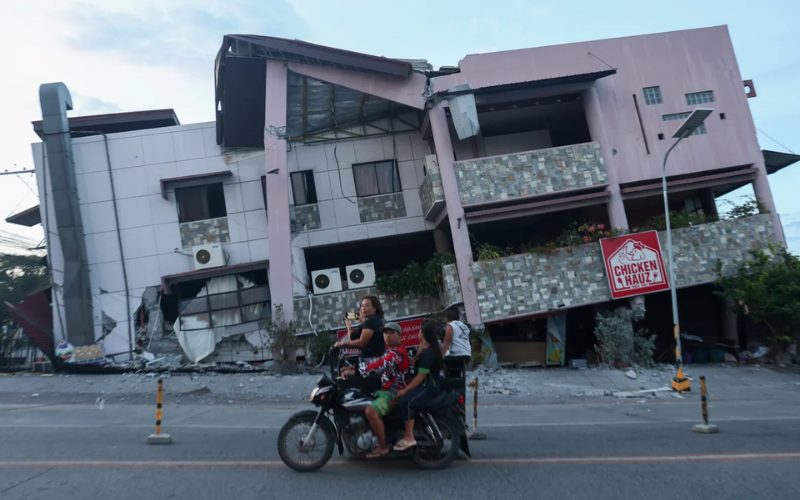 35 dead after powerful 7.8-magnitude earthquake strikes Philippines