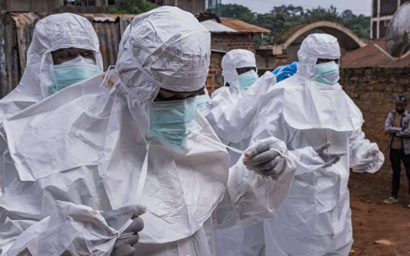 Canada suspends visas for three countries over Ebola outbreak