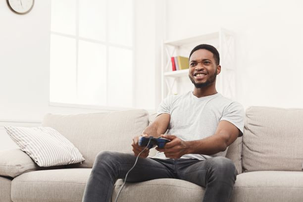Does playing video games hurt romantic relationships?