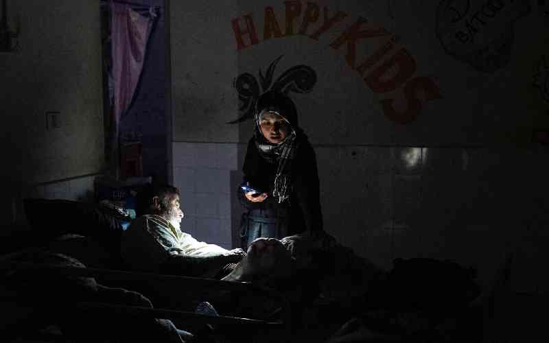 Gaza doctors left in the dark ...