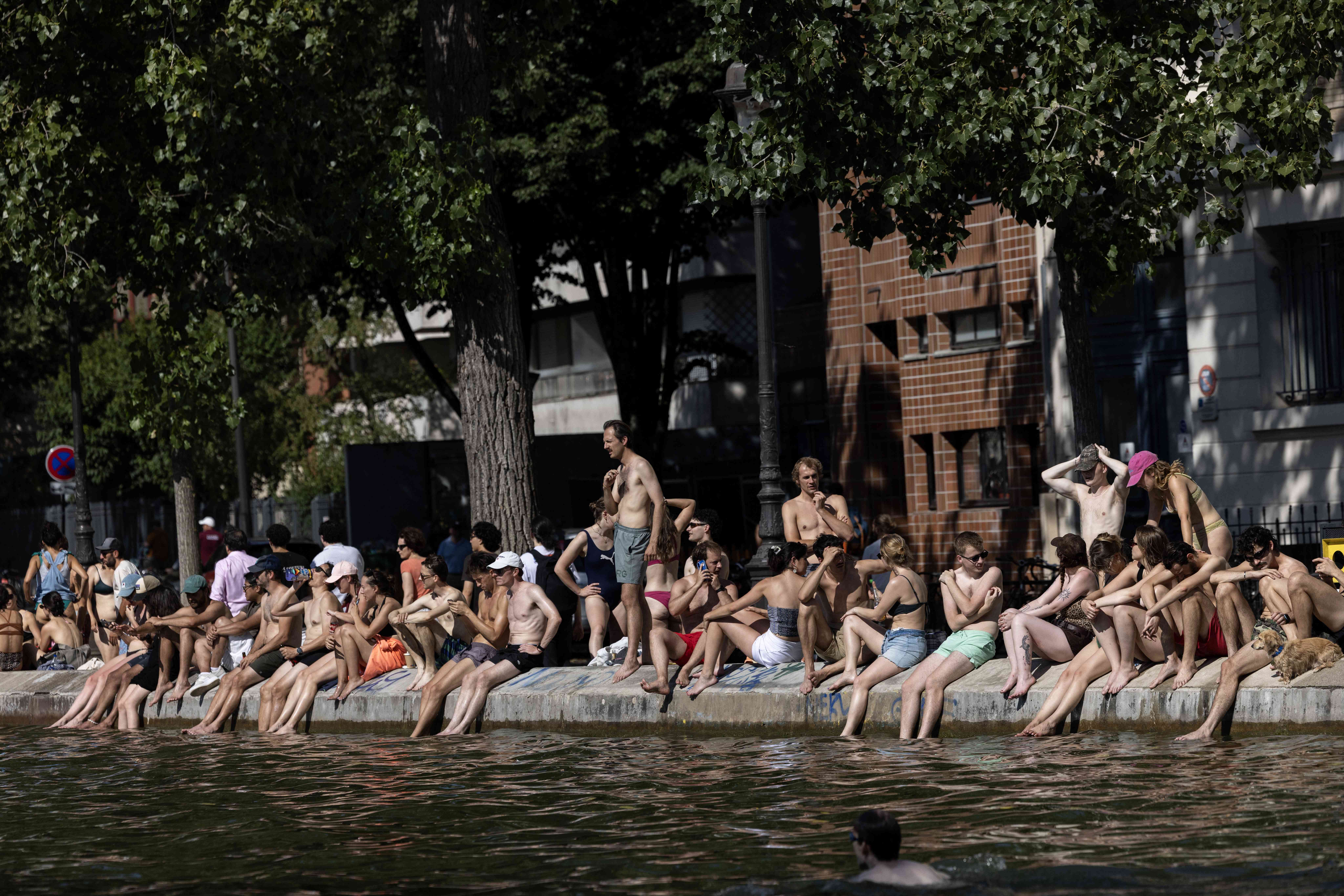 Over 2,700 may have died due to England heatwaves: researchers