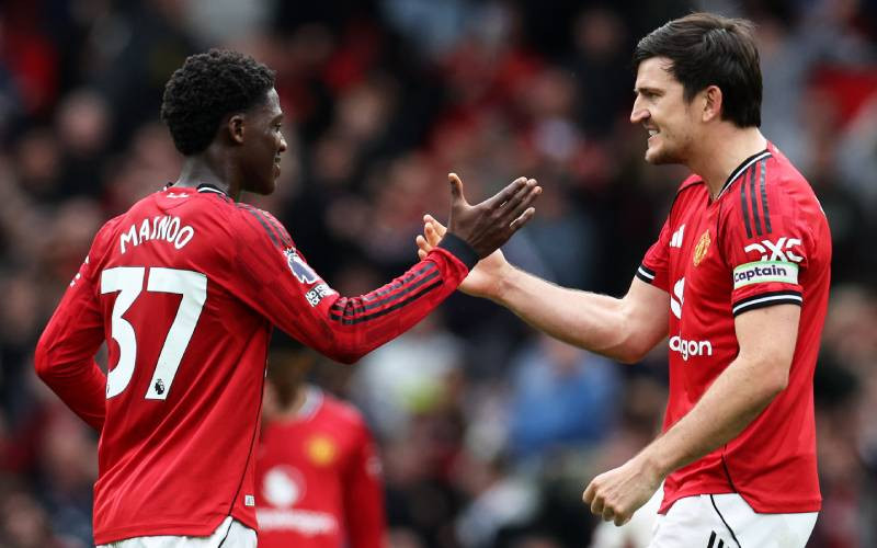 Man Utd beat Liverpool to secure Champions League place
