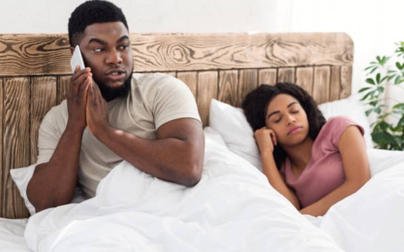 Signs that your boyfriend has a 'mumama'