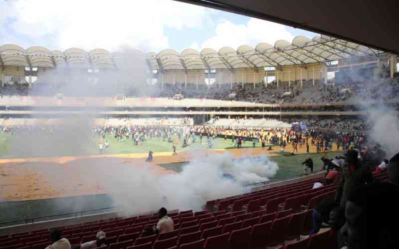 Teargas, chaos as crowd floods Kasarani Stadium to honour Baba