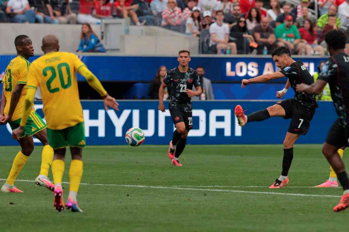 Canada reach World Cup last 16 as late strike sinks South Africa