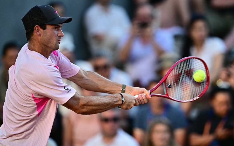Djokovic fights through at French Open, Rybakina dumped out