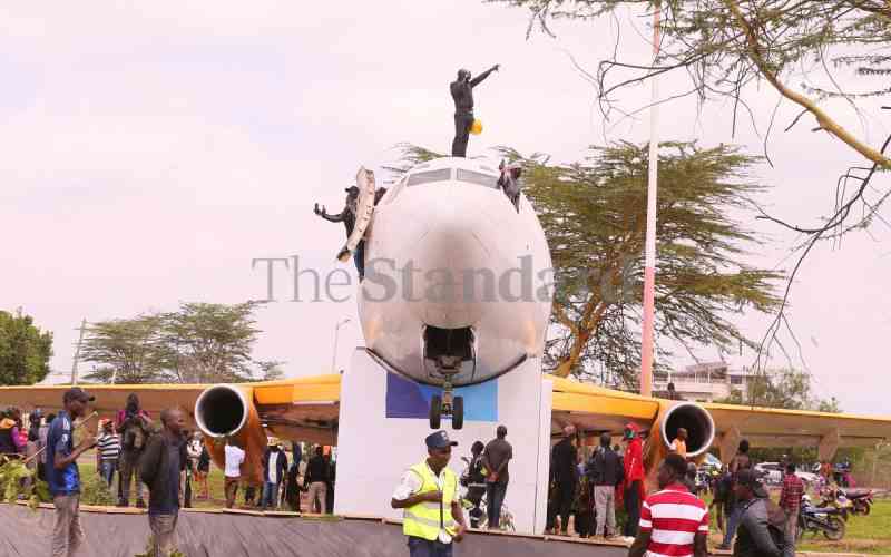 Procession disrupted as mourners breach JKIA to receive Raila's body