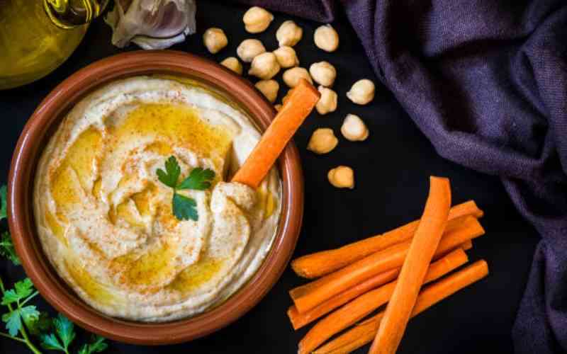 Easy recipe: Olive oil Humus and carrots