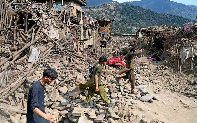 Search for survivors after Afghan earthquake kills 800